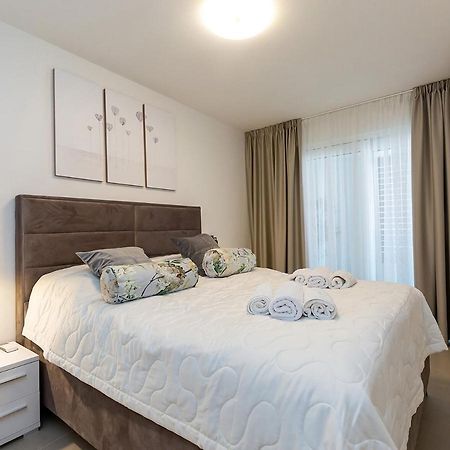 Residence Nar Пореч Екстериор снимка