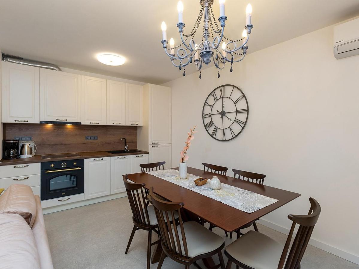 Residence Nar Пореч Екстериор снимка