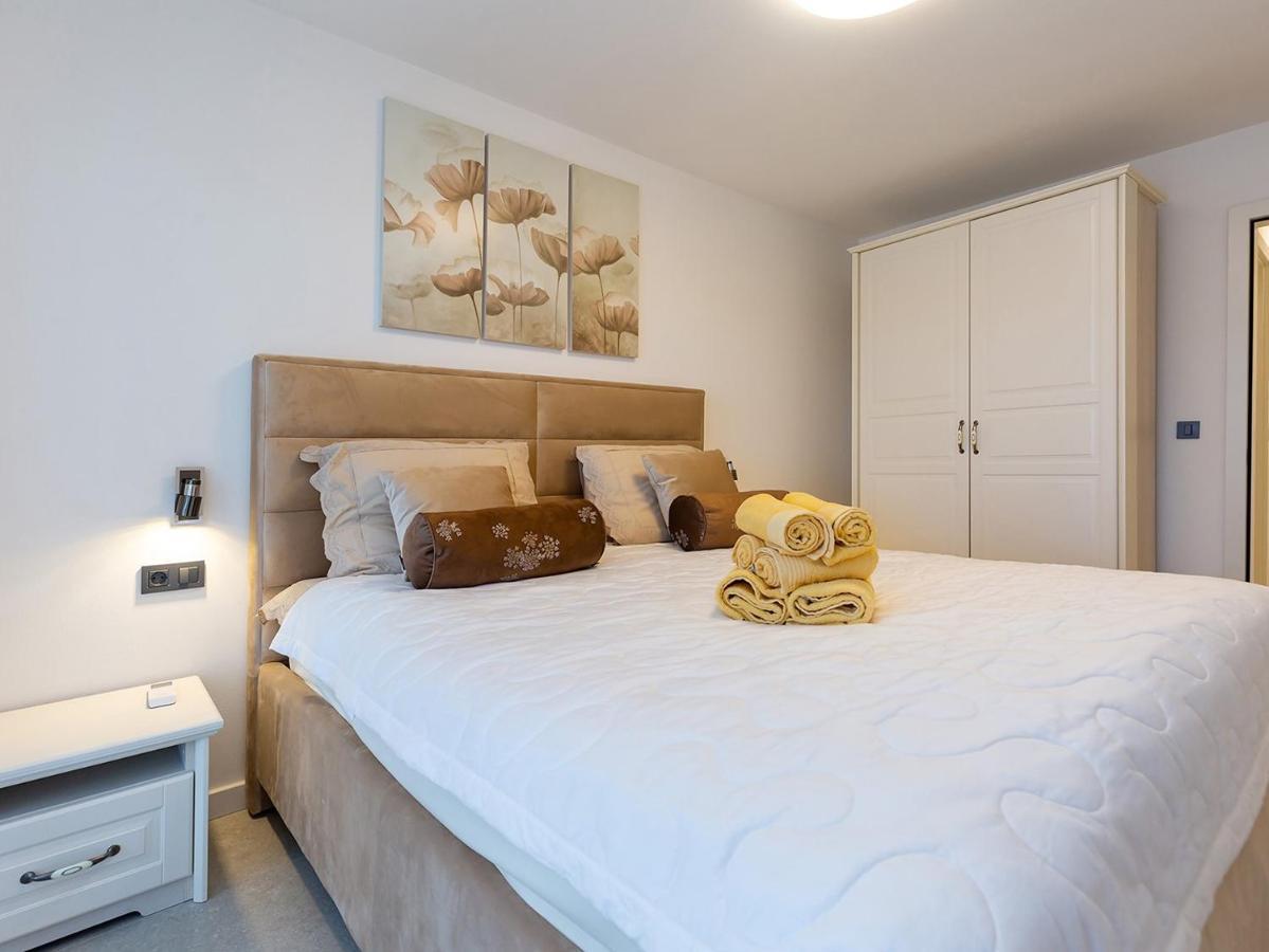 Residence Nar Пореч Екстериор снимка
