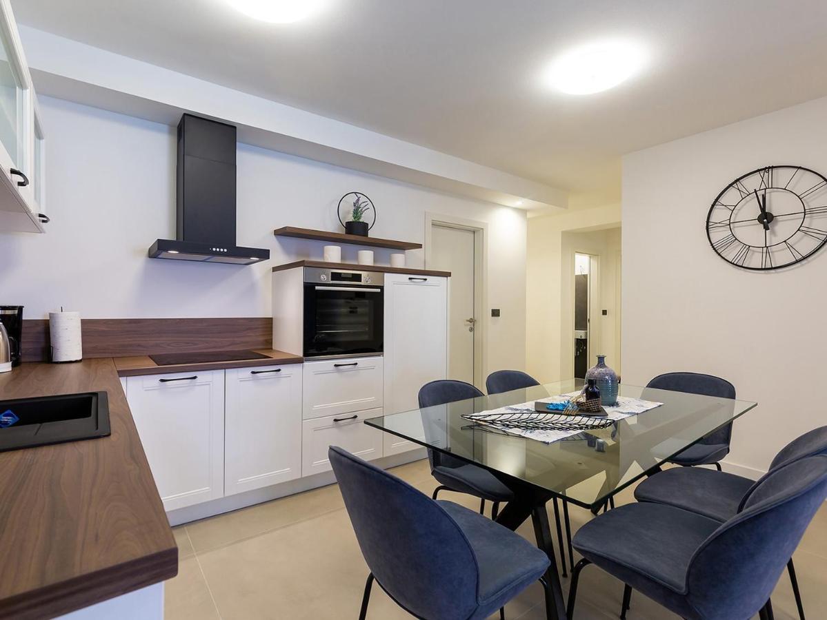 Residence Nar Пореч Екстериор снимка