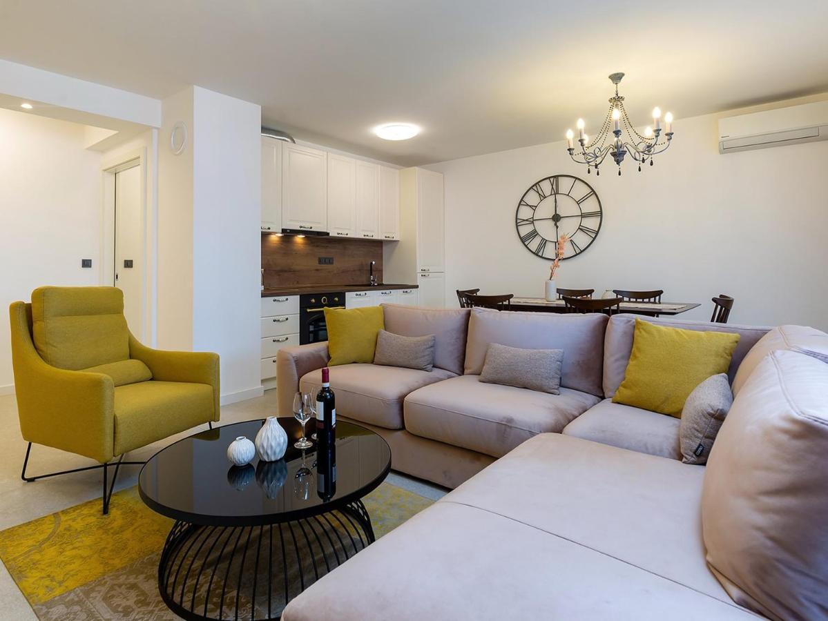 Residence Nar Пореч Екстериор снимка